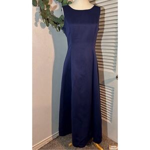 Night Scene• navy blue full length dress